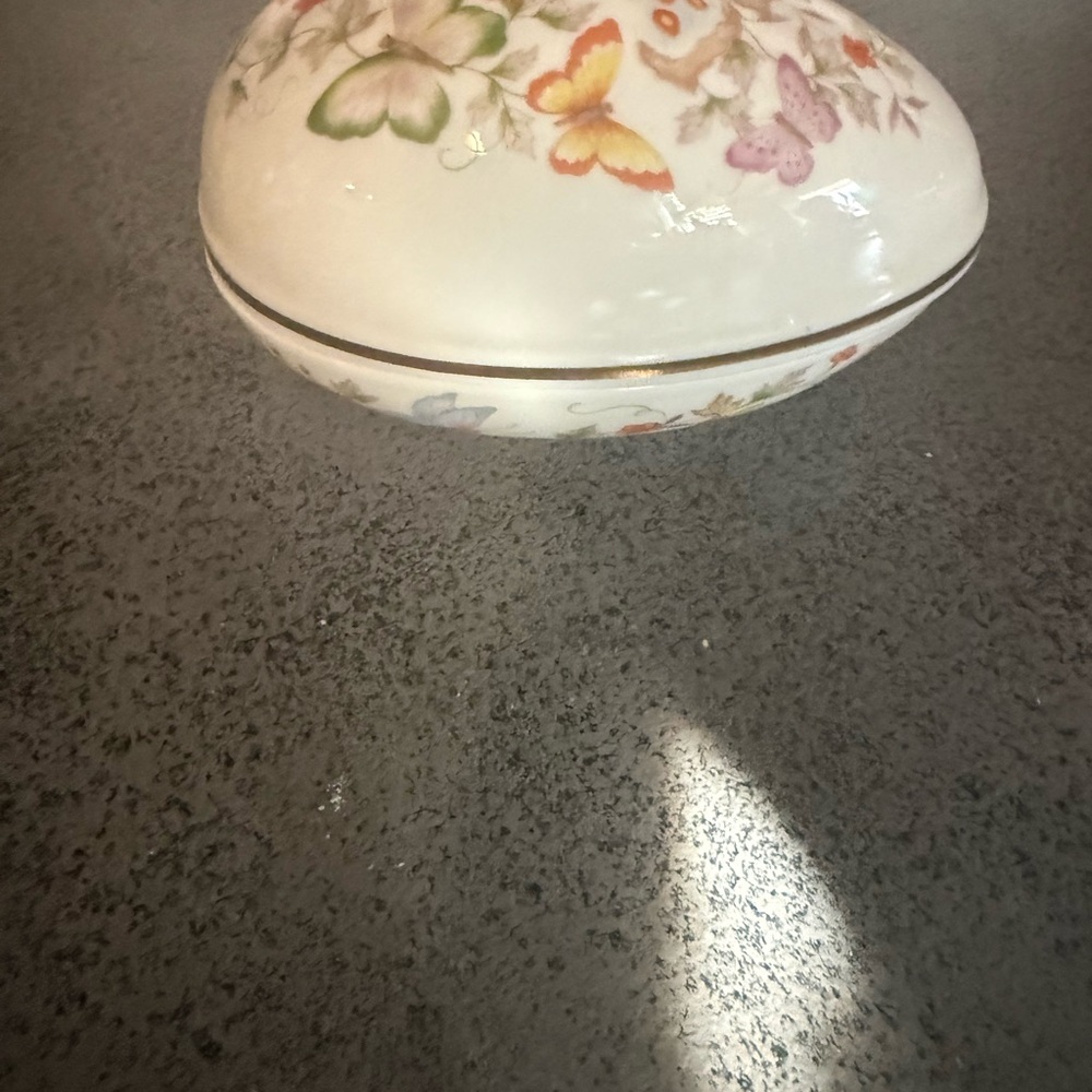 Avon Fine Porcelain with Gold Accents - Picture 2 of 6
